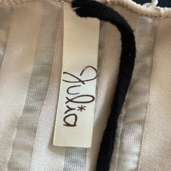 Tube top lacy frills with black bodice waist. Feminine lacy tube top - Picture 11 of 11